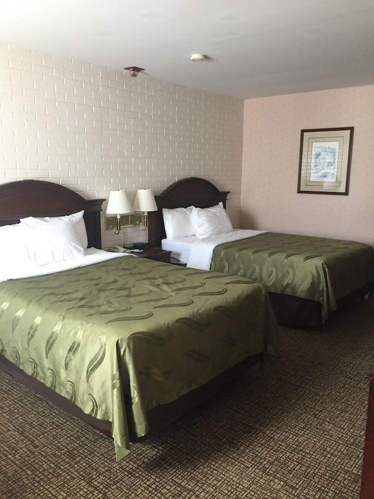Quality Inn Pittsburgh Airport Oakdale ภายนอก รูปภาพ