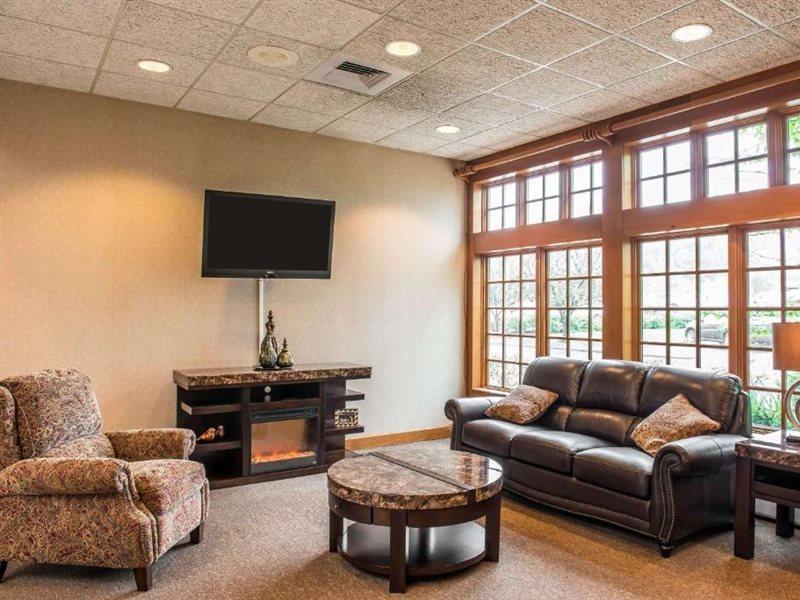 Quality Inn Pittsburgh Airport Oakdale ภายนอก รูปภาพ