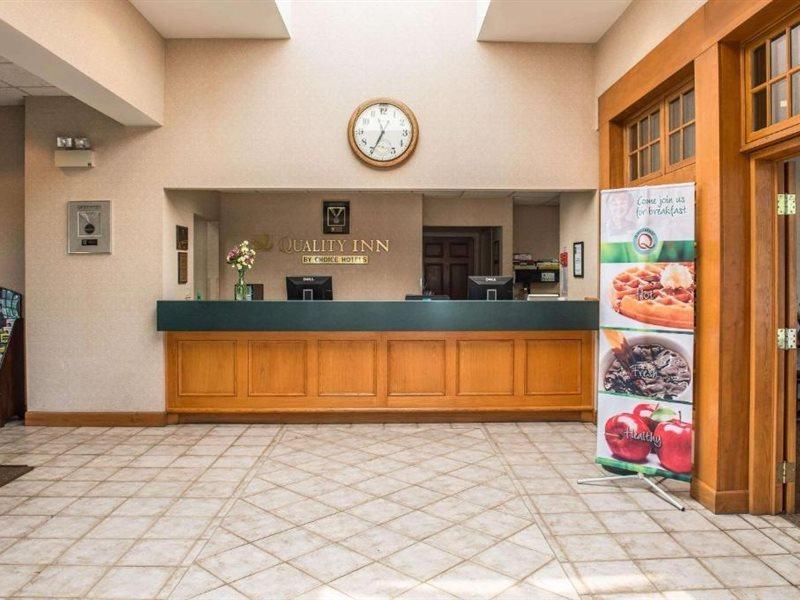 Quality Inn Pittsburgh Airport Oakdale ภายนอก รูปภาพ