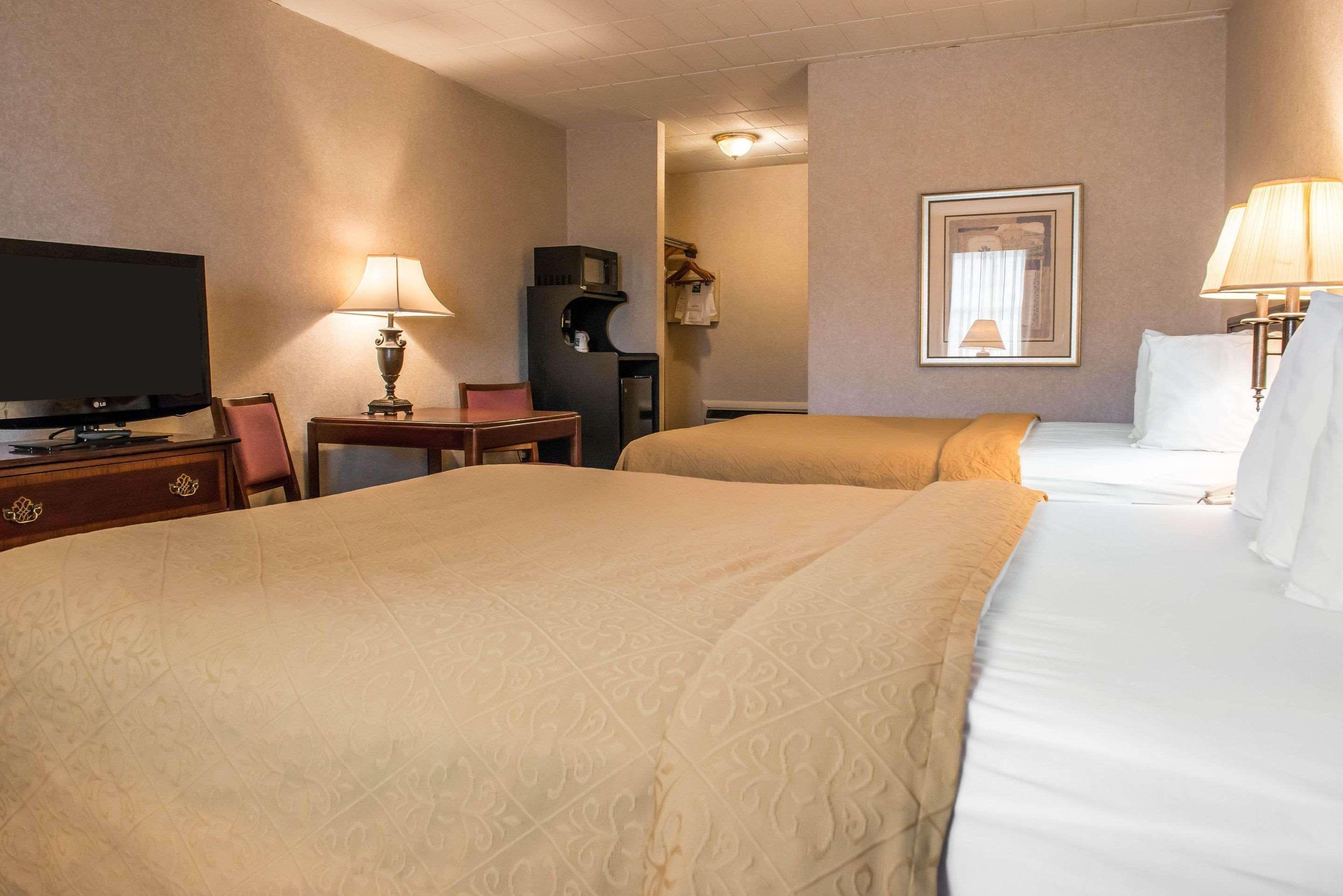 Quality Inn Pittsburgh Airport Oakdale ภายนอก รูปภาพ