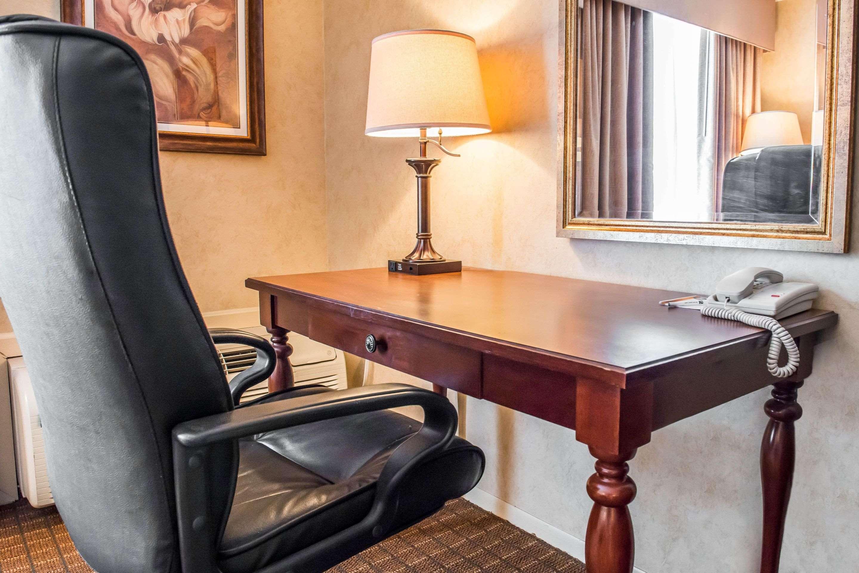 Quality Inn Pittsburgh Airport Oakdale ภายนอก รูปภาพ