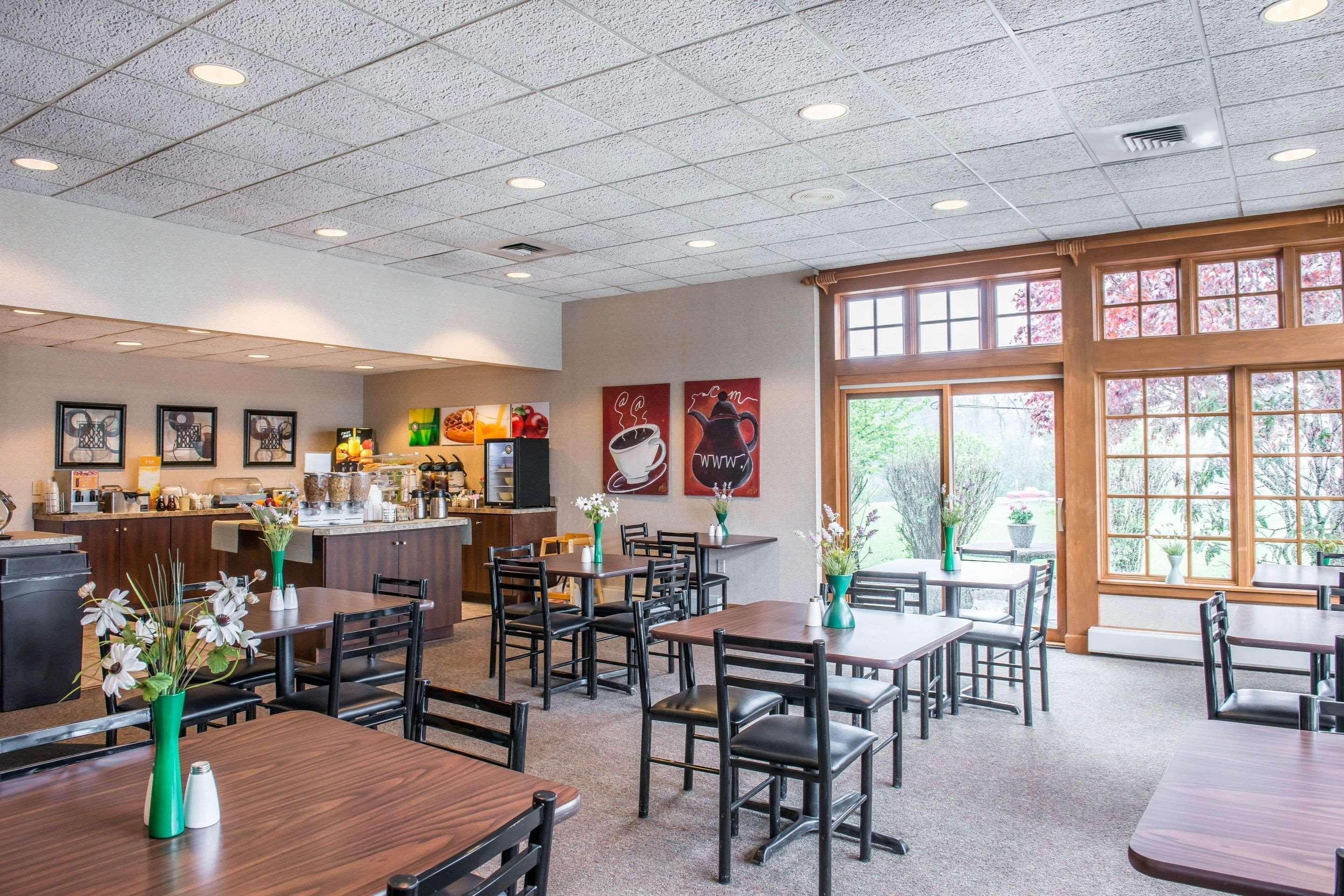 Quality Inn Pittsburgh Airport Oakdale ภายนอก รูปภาพ