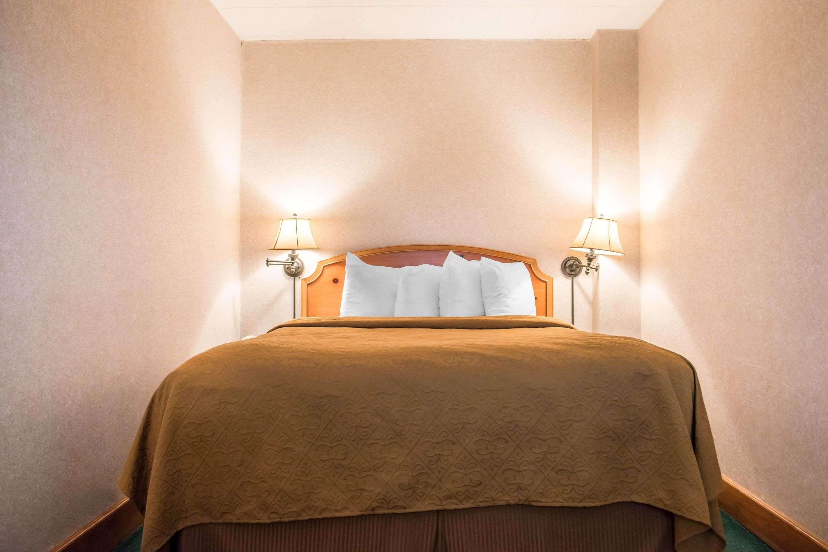 Quality Inn Pittsburgh Airport Oakdale ภายนอก รูปภาพ