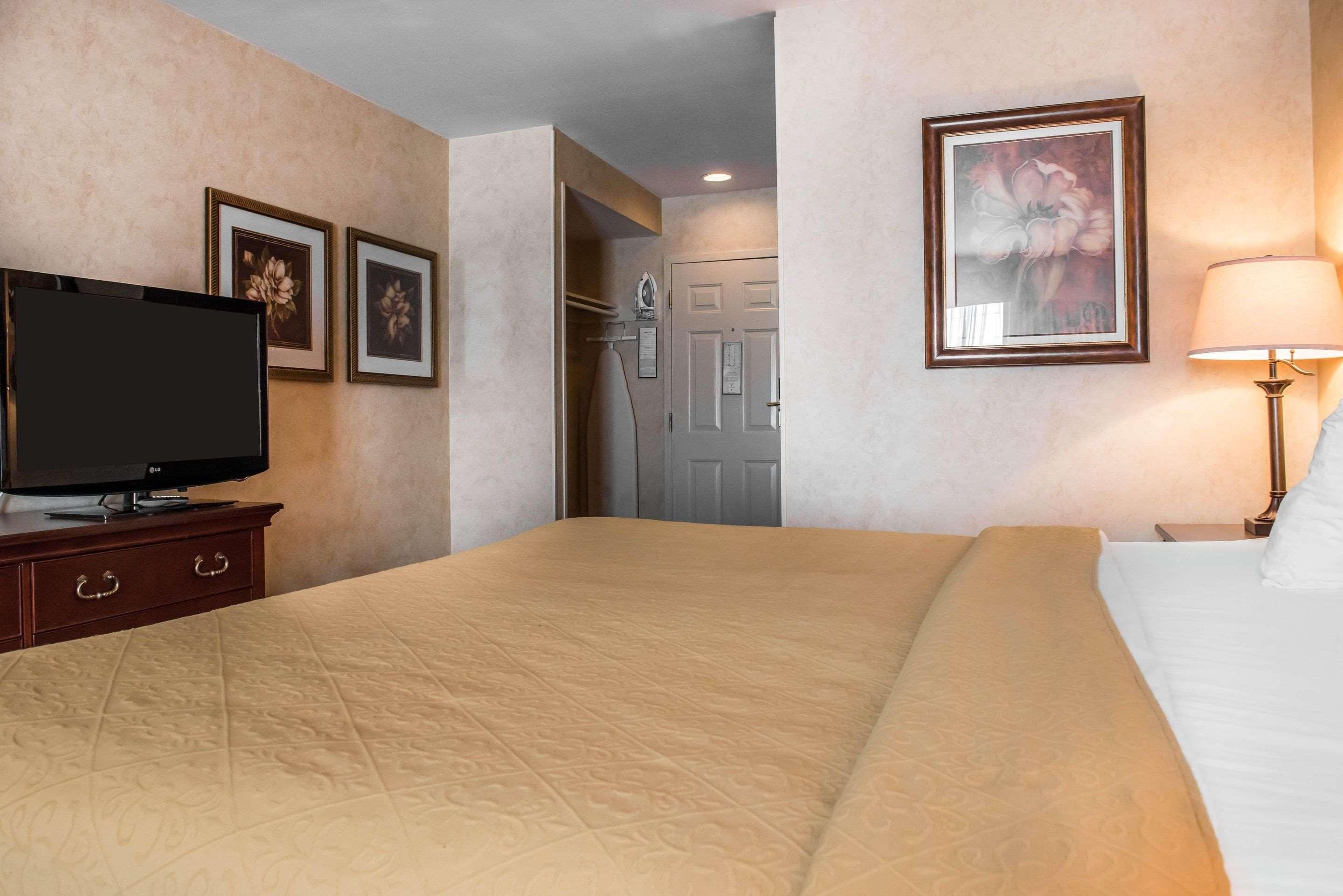 Quality Inn Pittsburgh Airport Oakdale ภายนอก รูปภาพ