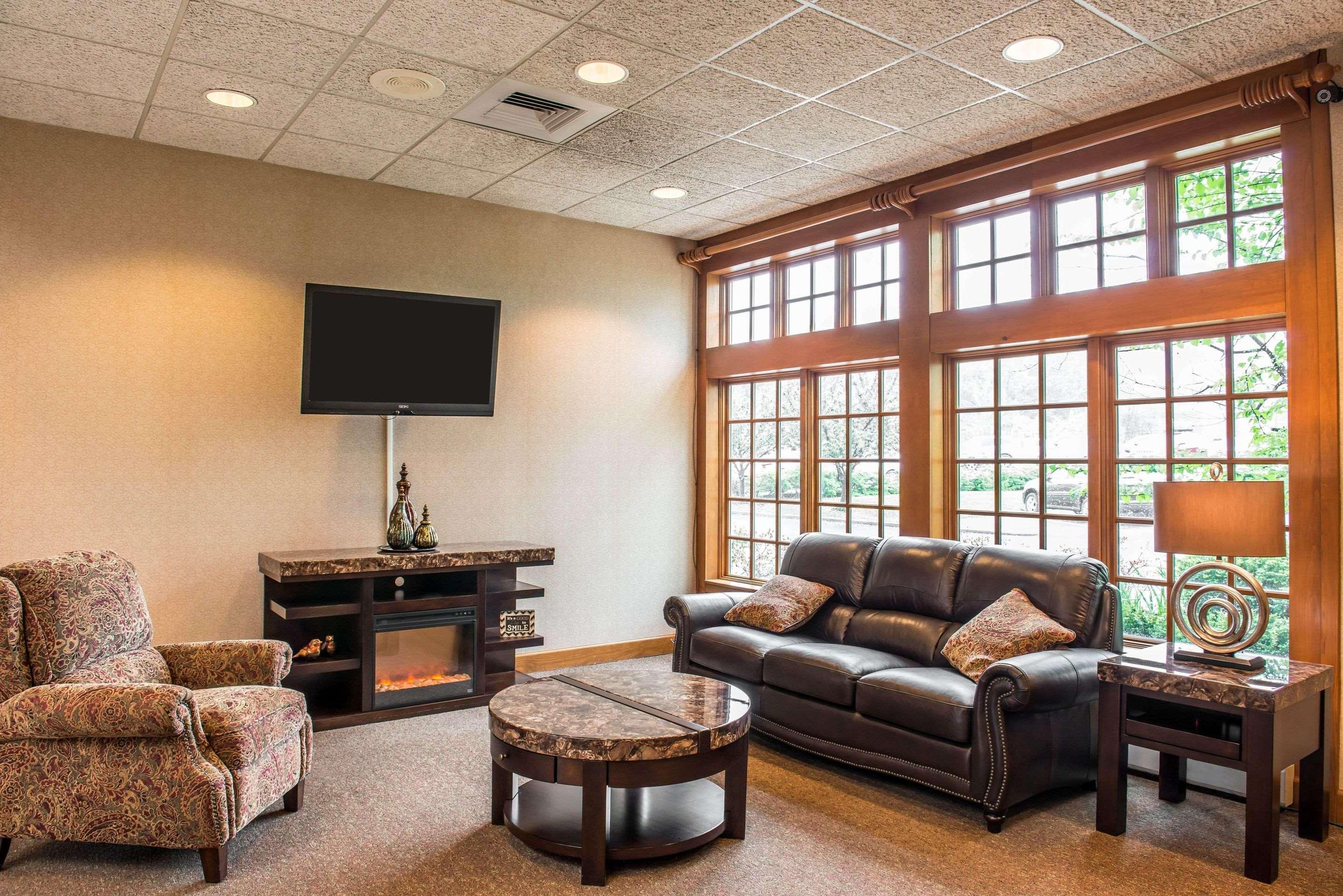 Quality Inn Pittsburgh Airport Oakdale ภายนอก รูปภาพ