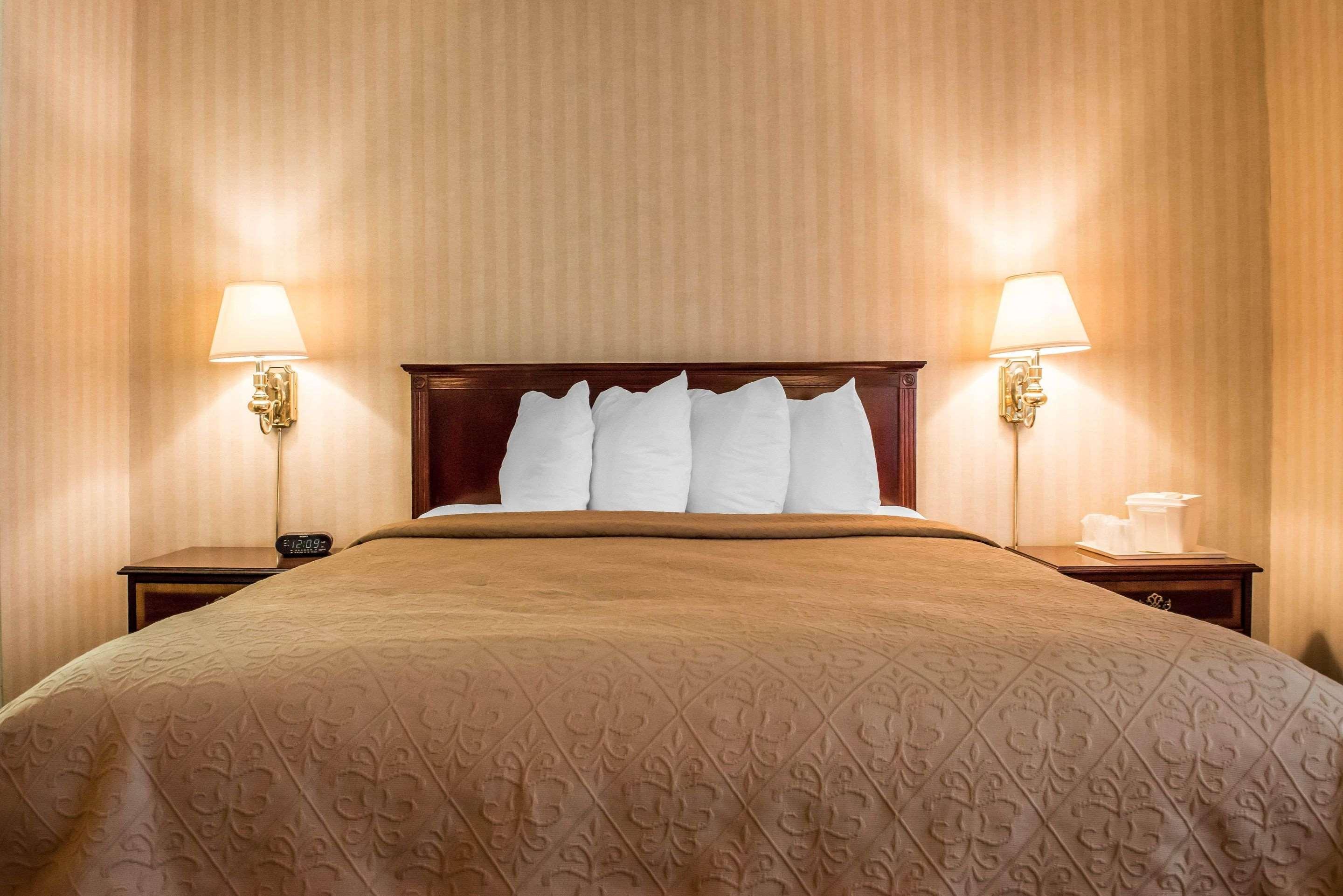 Quality Inn Pittsburgh Airport Oakdale ภายนอก รูปภาพ