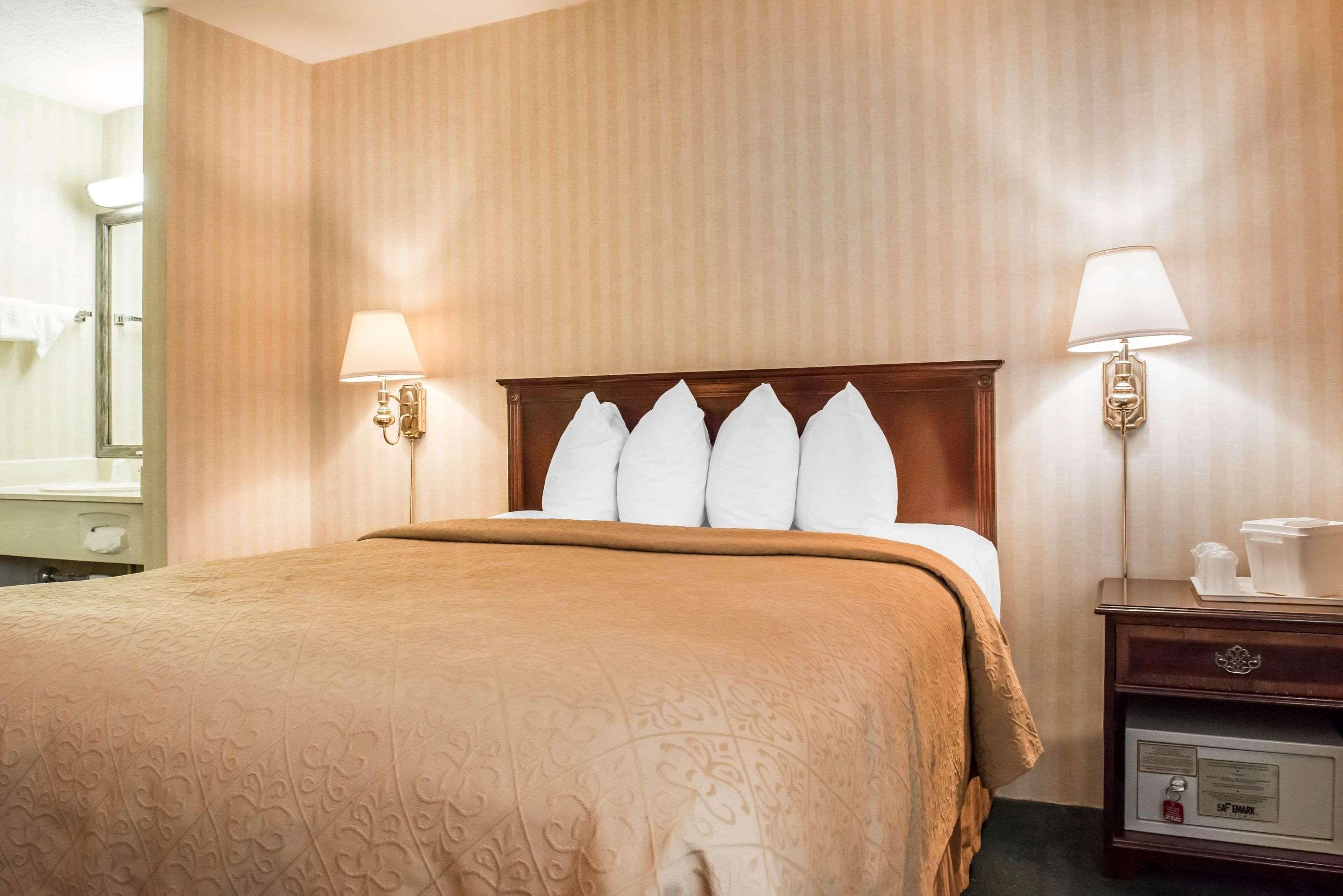 Quality Inn Pittsburgh Airport Oakdale ภายนอก รูปภาพ
