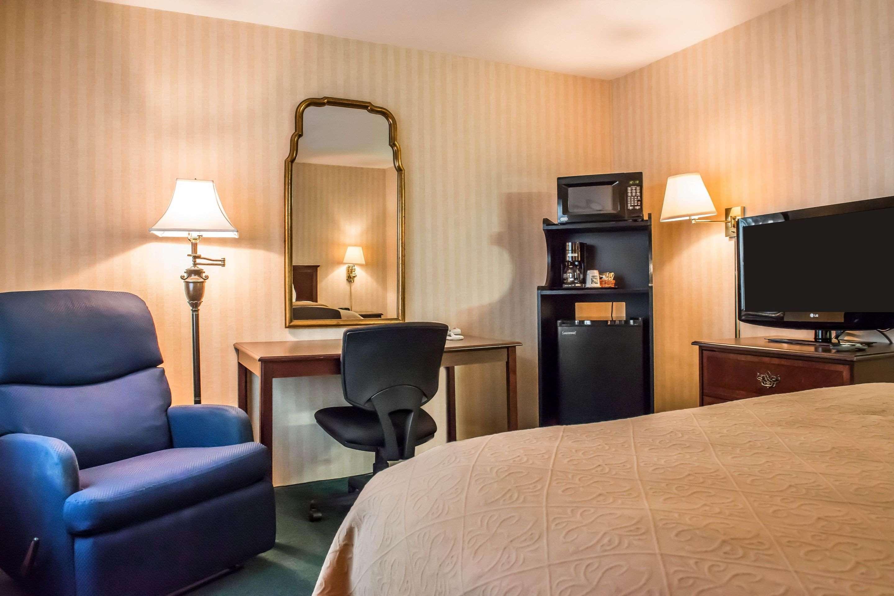 Quality Inn Pittsburgh Airport Oakdale ภายนอก รูปภาพ
