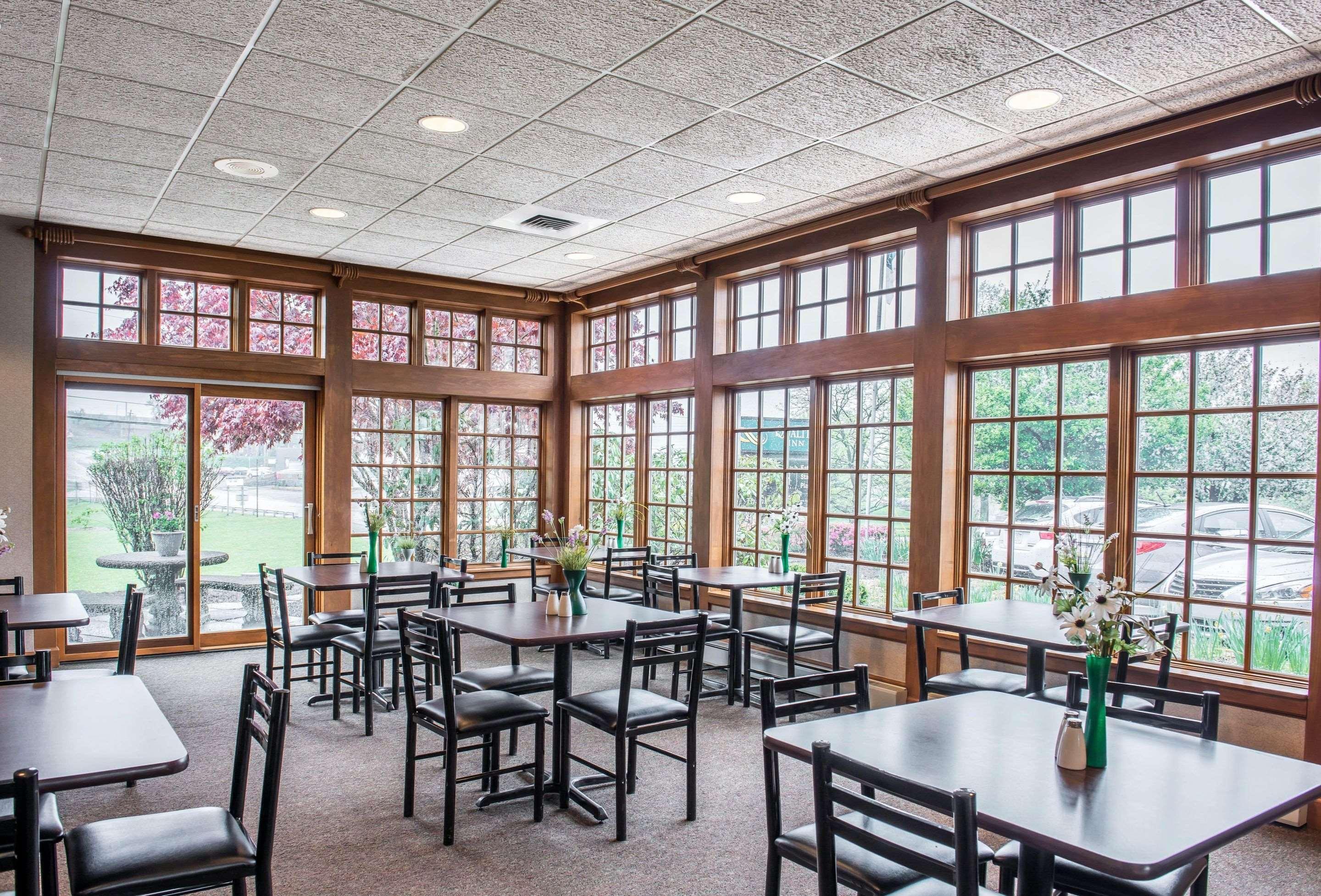 Quality Inn Pittsburgh Airport Oakdale ภายนอก รูปภาพ