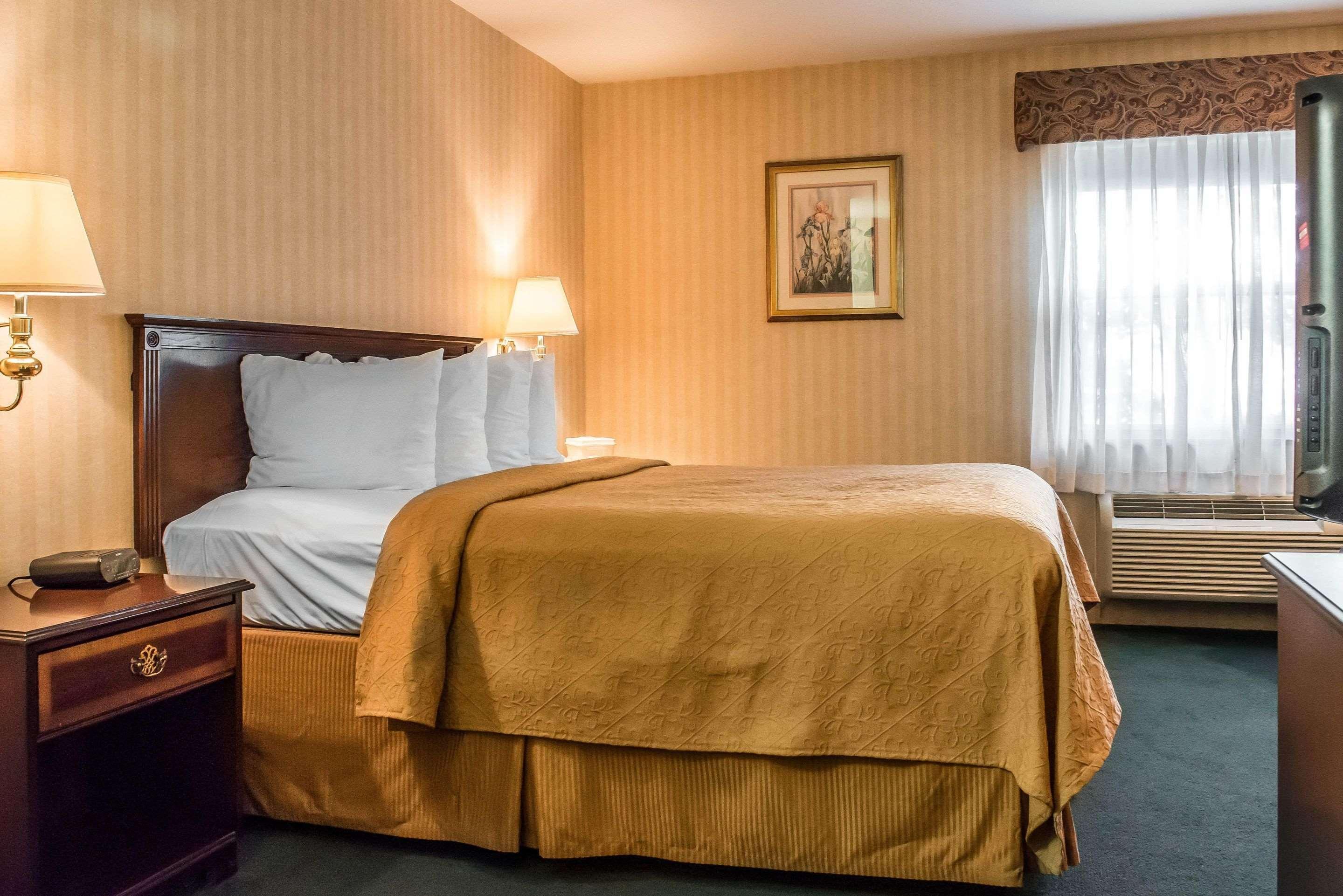 Quality Inn Pittsburgh Airport Oakdale ภายนอก รูปภาพ