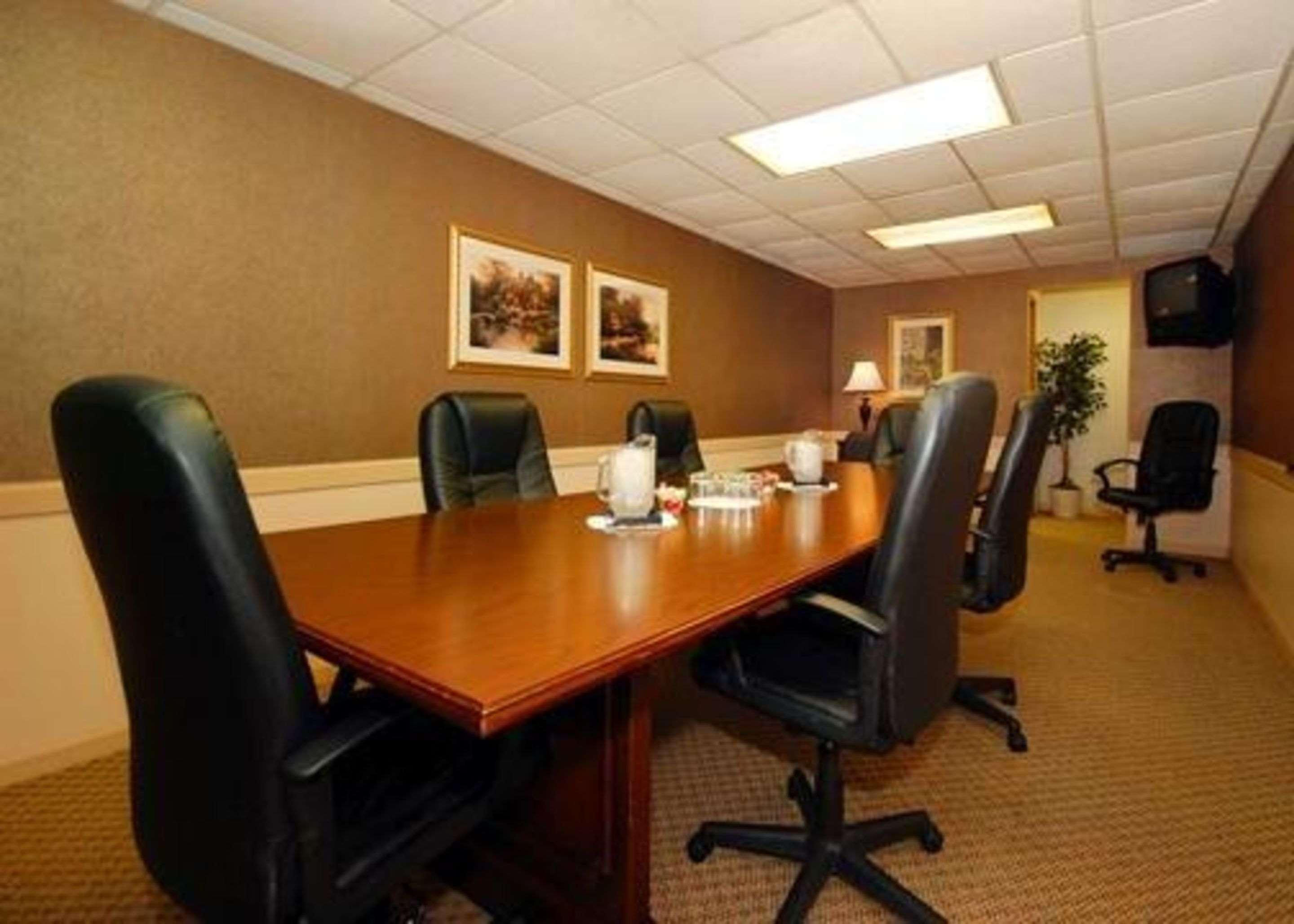 Quality Inn Pittsburgh Airport Oakdale ภายนอก รูปภาพ