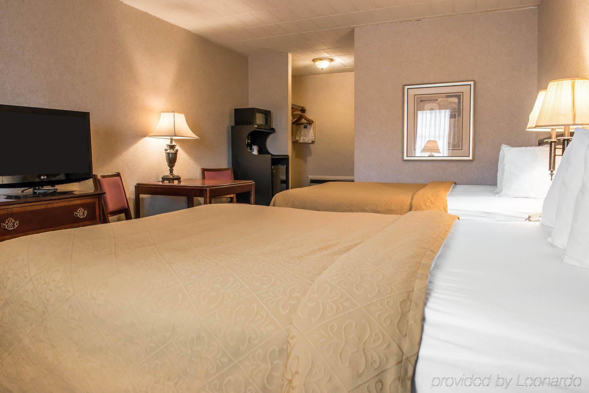 Quality Inn Pittsburgh Airport Oakdale ภายนอก รูปภาพ