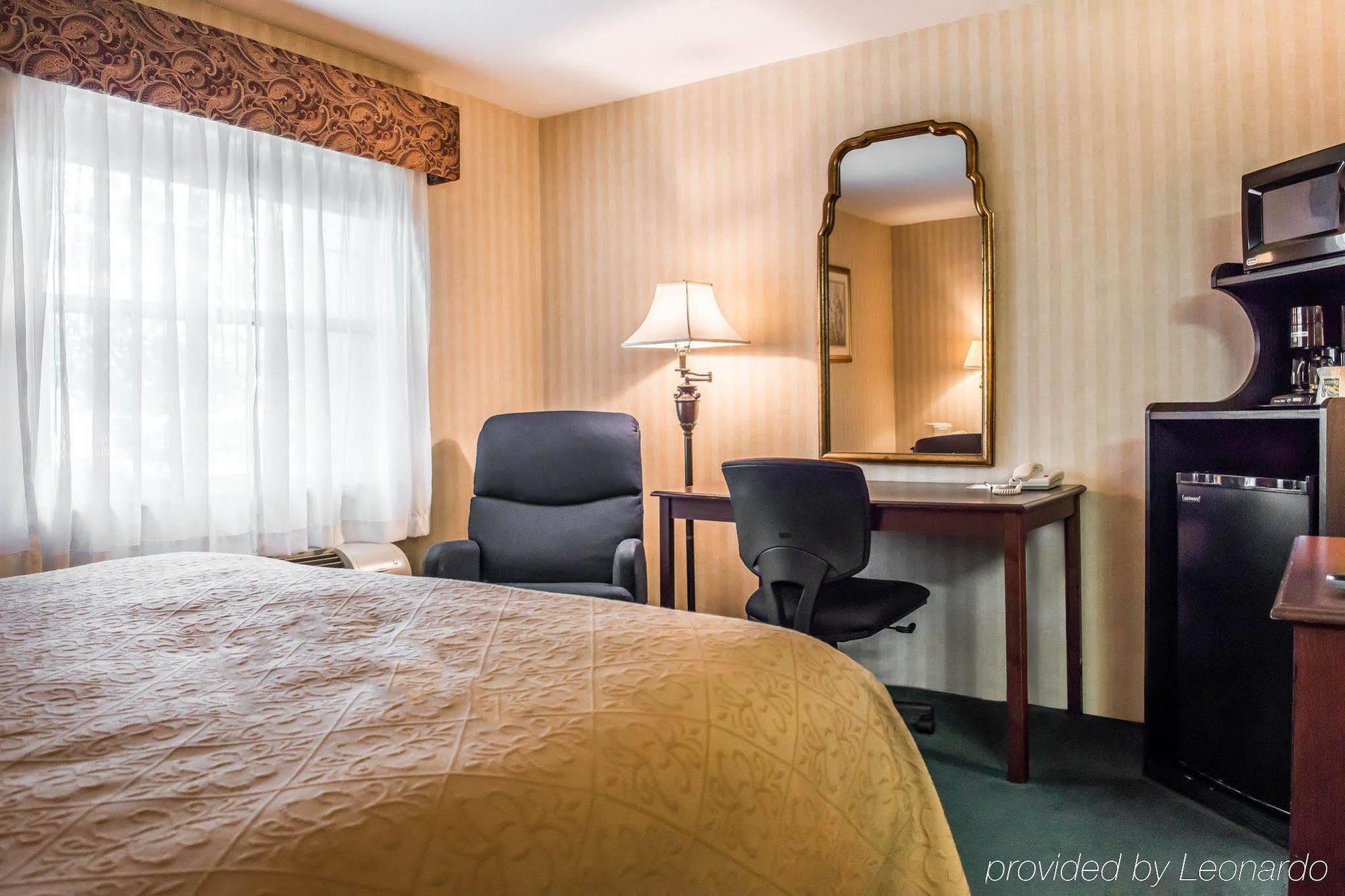 Quality Inn Pittsburgh Airport Oakdale ภายนอก รูปภาพ