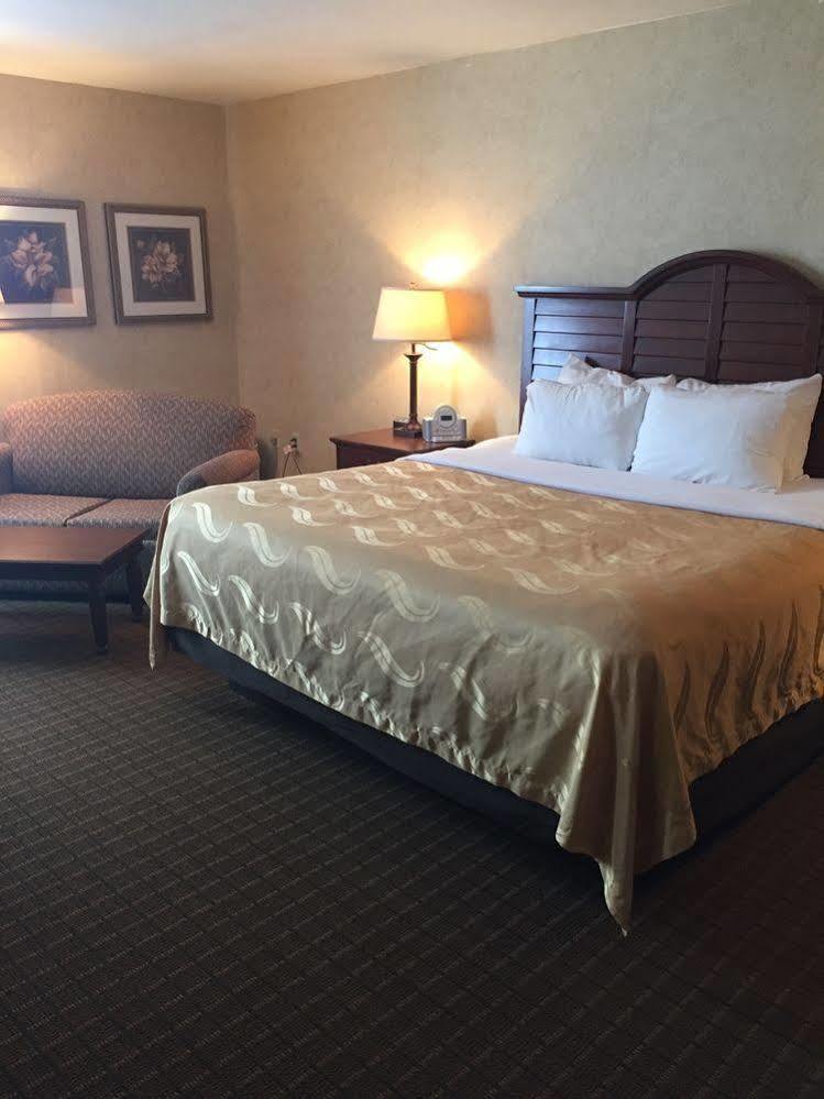 Quality Inn Pittsburgh Airport Oakdale ภายนอก รูปภาพ