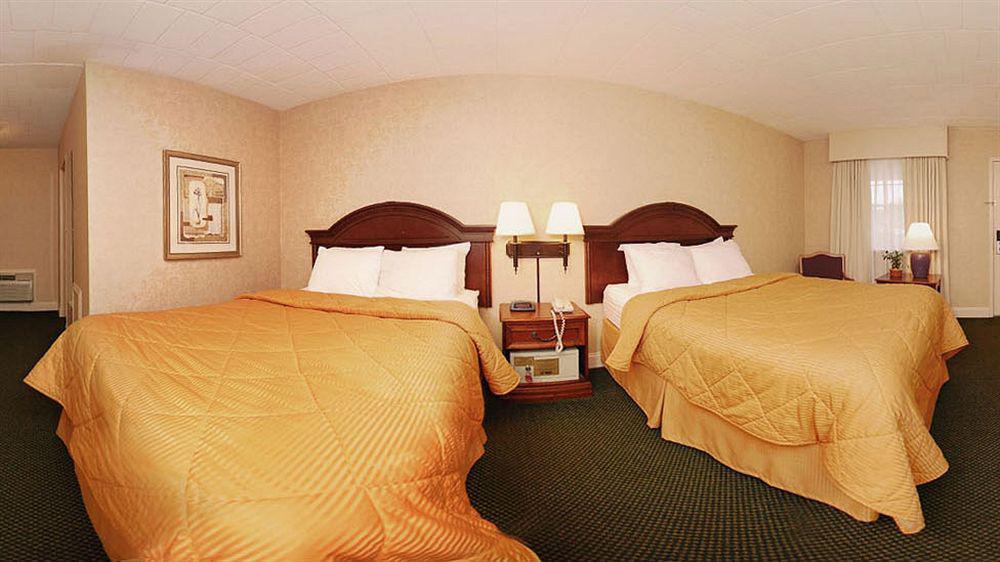Quality Inn Pittsburgh Airport Oakdale ภายนอก รูปภาพ